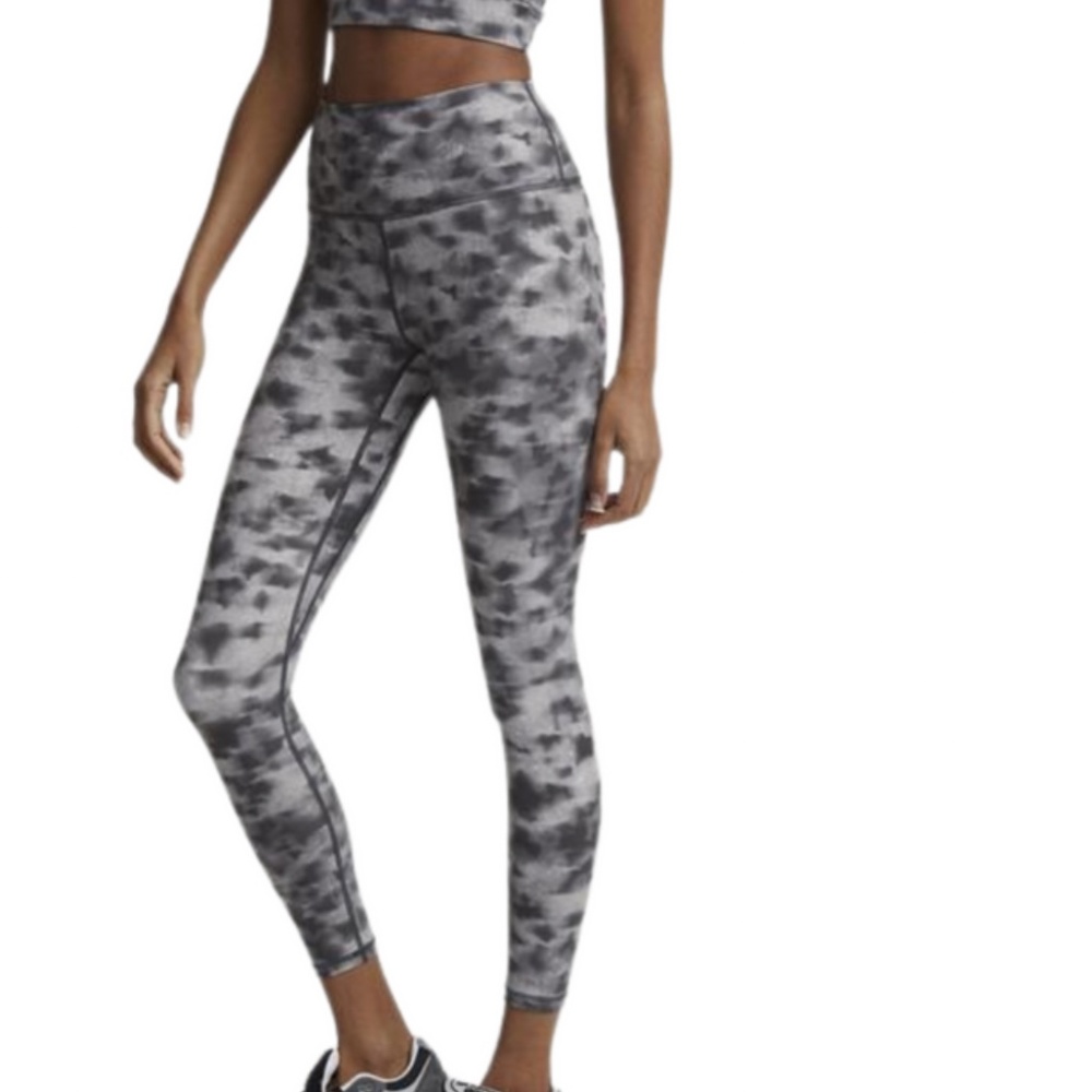 Varley "Concrete Leaf" Let's Go legging - size L